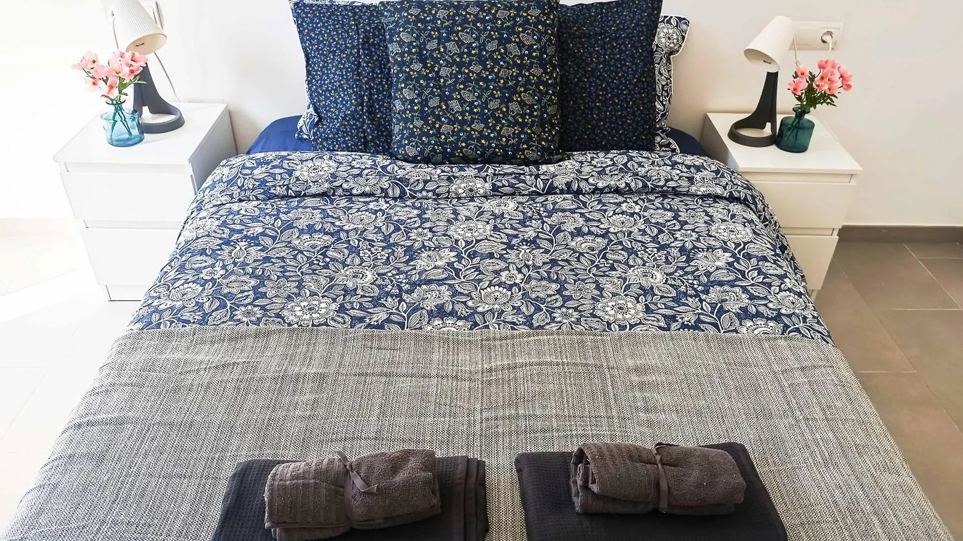 Hostal Private Rooms In Heart Of Barcelona